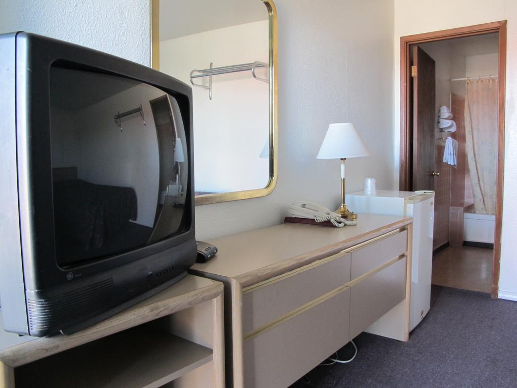 Economy Inn Ontario Ruang foto