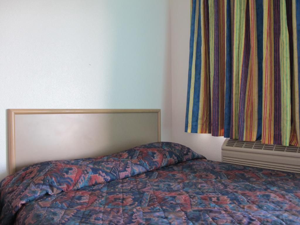 Economy Inn Ontario Ruang foto