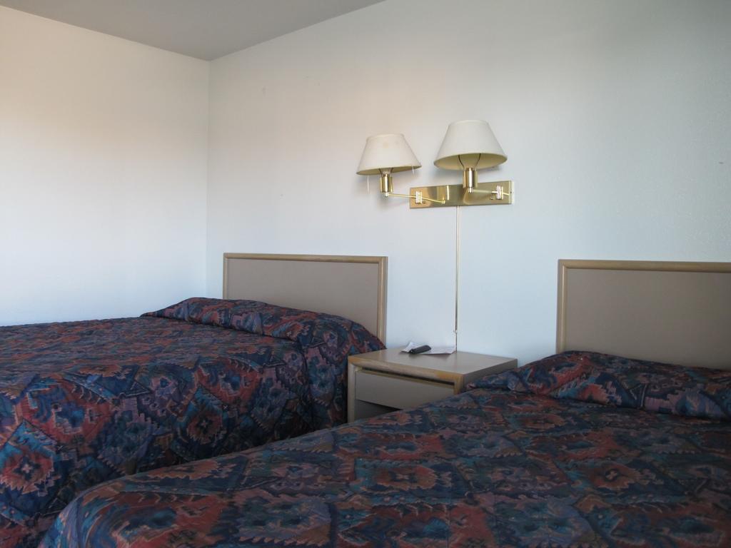 Economy Inn Ontario Ruang foto